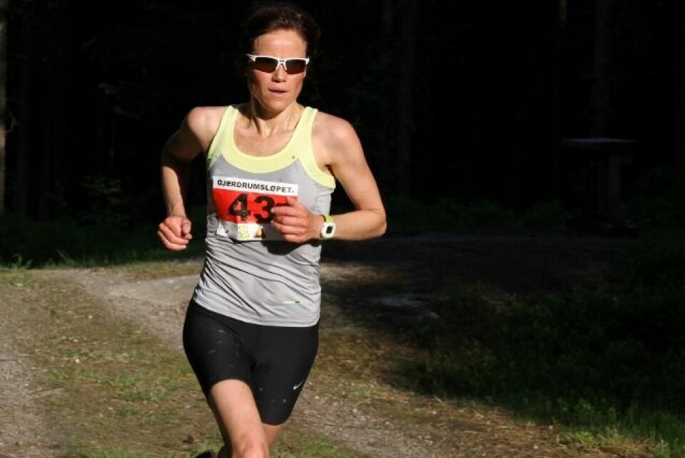 Elin Sjaastad løper inn til seier i kvinneklassen på 12 km (foto: Olav Engen). Elin Sjaastad løper inn til seier i kvinneklassen på 12 km (foto: Olav Engen).