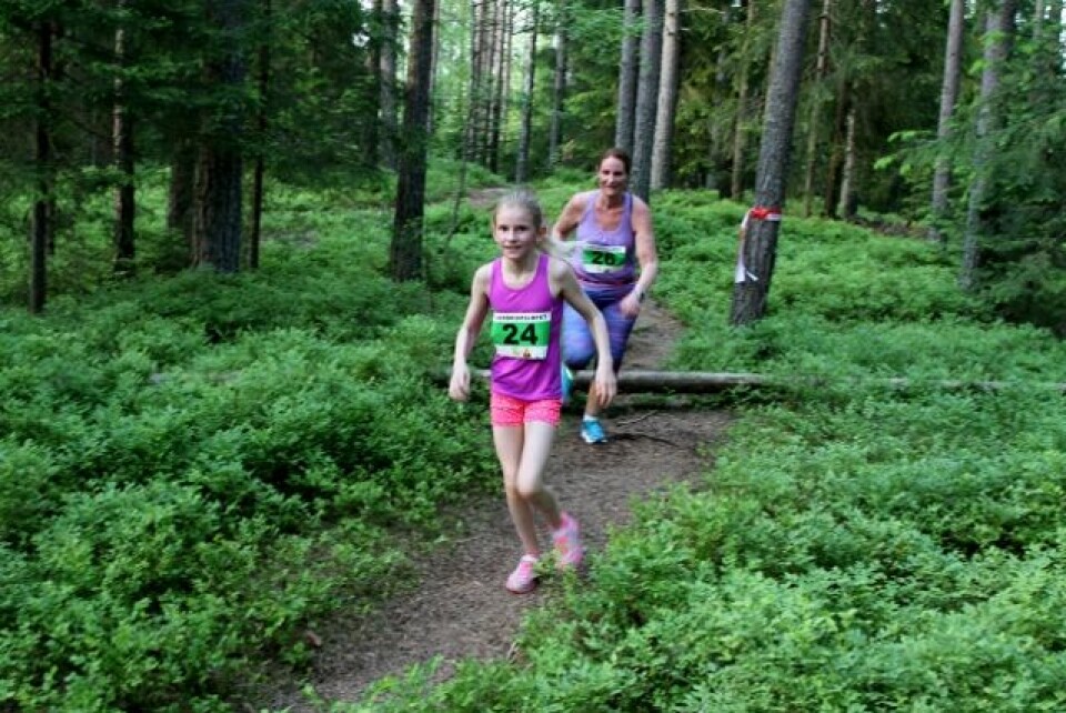 Elin Sjaastad og Matthew Speake vant Gjerdrumsløpet IMG_0347_Ingvild_og_Rønnaug_Evang_Sveen_4km (640x427).jpg