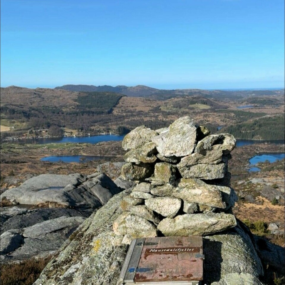 Fra Naustdalsfjellet - en av de sju toppene. (Foto: arrangøren)