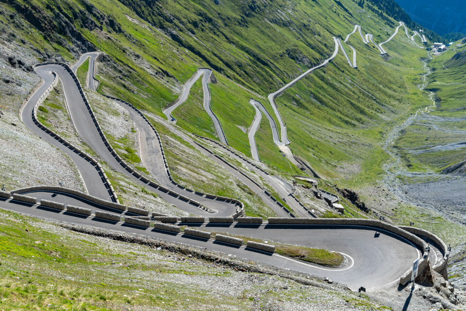 Å sykle opp til Stelviopasset er krevende, der er mange svinger og mange høydemeter. (Foto: iStock/i-Stockr)