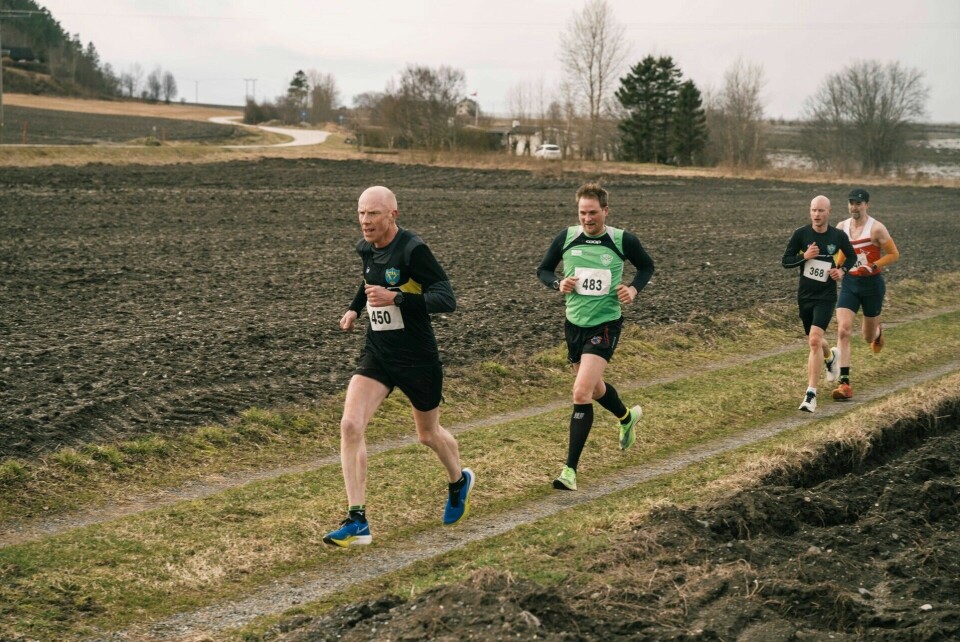 Knut Venset fra Markabygd var dagens raskeste veteran over 50 åt. Her fulgt av Per anders Føll fra Skogn. (Foto: arrangøren)