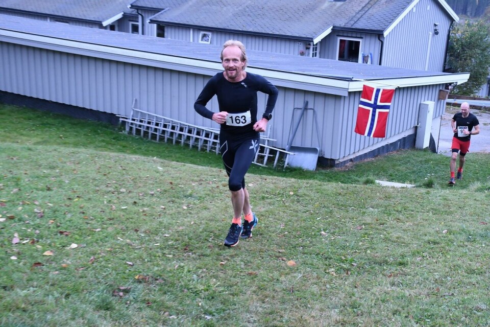 Geir Steig med ny løyperekord i Lundehøgda opp Kjell Vegard Opheim.jpg