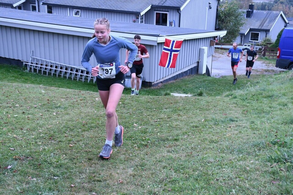 Geir Steig med ny løyperekord i Lundehøgda opp Mellina Sofie Hanssen.jpg