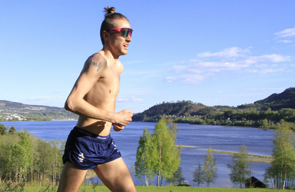 Elmer Mulleri Skalle, LIF, fortsetter å imponer med sin løping, og ble igjen raskeste herreløper, slik han også ble under de to foregående løpene i Sørdalskarusellen. Joergen Skaug Elmer Mulleri Skalle, LIF, fortsetter å imponer med sin løping, og ble igjen raskeste herreløper, slik han også ble under de to foregående løpene i Sørdalskarusellen.