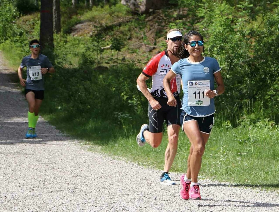 Gloria Vinstedt har vunnet maraton i Nordmarka Skogsmaraton de tre siste årene. Hva velger løperen med god ultraløperbakgrunn i år? (Foto fra 2018: Runar Gilberg) Gloria Vinstedt har vunnet maraton i Nordmarka Skogsmaraton de tre siste årene. Hva velger løperen med god ultraløperbakgrunn i år? (Foto fra 2018: Runar Gilberg)