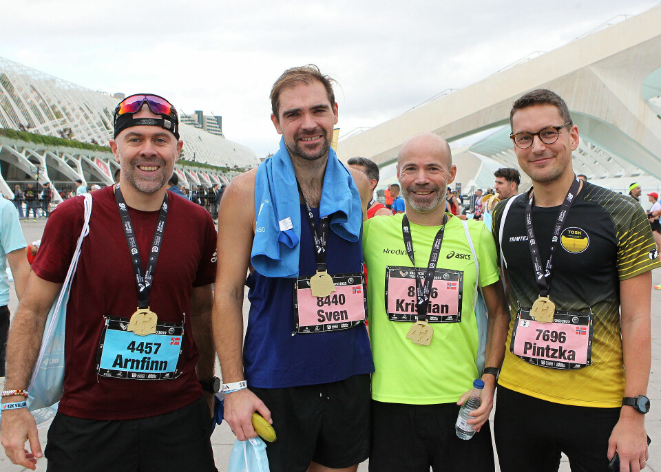 Valencia Marathon – ni fornøyde norske i målområdet Fotballkam_Arnfinn_Rekdal_Sven_Pickhardt_Kristian_Hoel_Carl_Pintzka_A20G2958.jpg