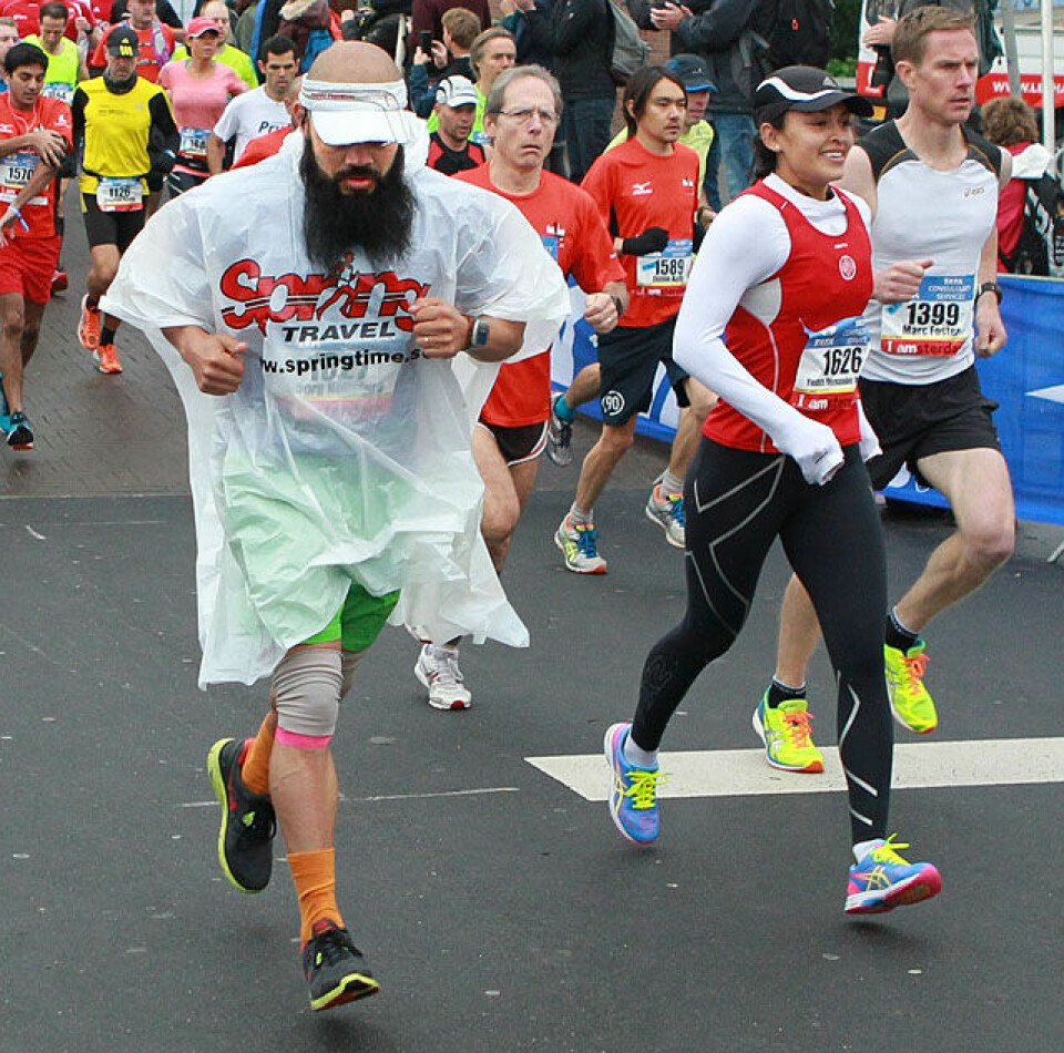 Tre ungdommer best av de norske i Amsterdam Marathon (Oppdatert) Springtime_regnkappe_Georg_Haellstorp_A20G4503.jpg