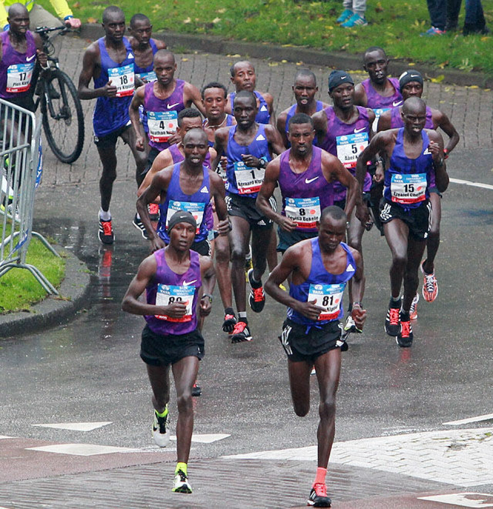 Tre ungdommer best av de norske i Amsterdam Marathon (Oppdatert) 25km_tet_17mann_igjen_A20G5641.jpg