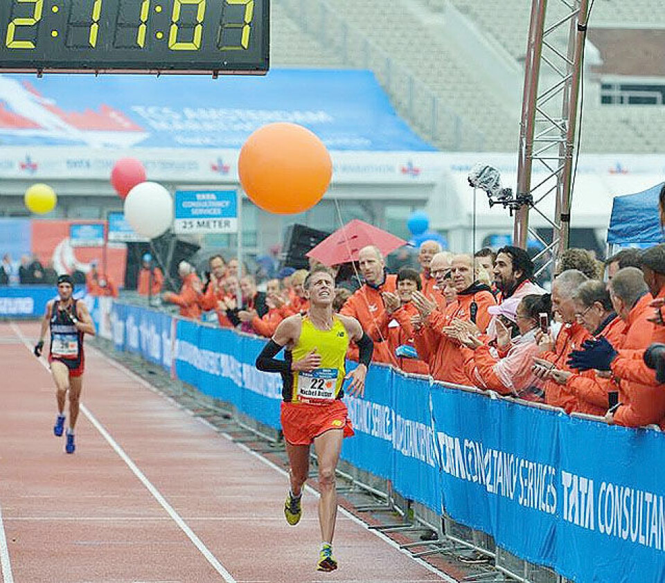 Tre ungdommer best av de norske i Amsterdam Marathon (Oppdatert) Mot_maal_Michel_Butter_2-11-08.jpg