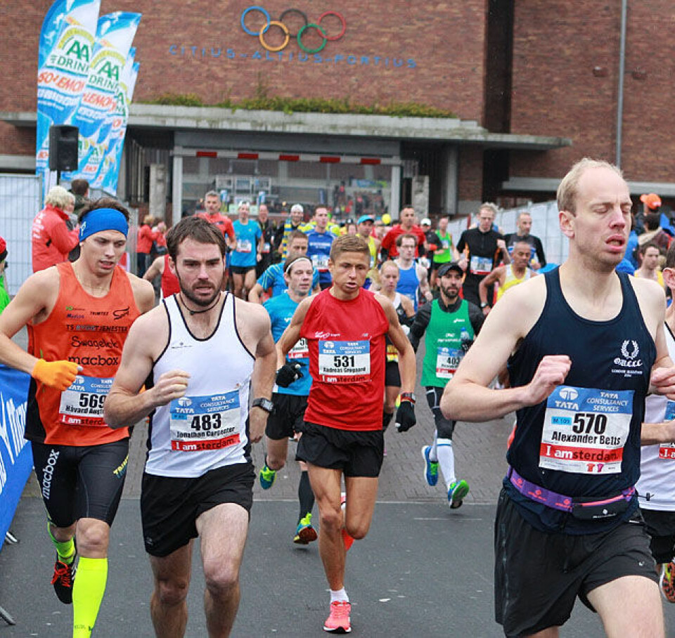 Tre ungdommer best av de norske i Amsterdam Marathon (Oppdatert) Ut_av_porten_Haavard_Austevoll_Andreas_Groegaard_A20G4344.jpg