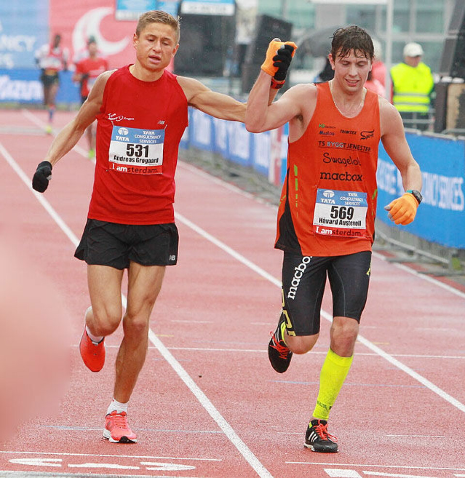 Tre ungdommer best av de norske i Amsterdam Marathon (Oppdatert) Maal_to_troette_gutter_Groegaard_Austevoll_A20G6421.jpg