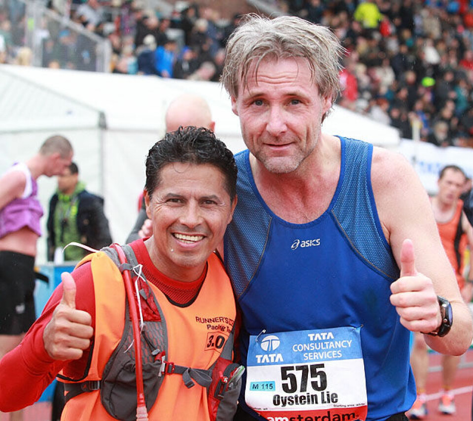 Tre ungdommer best av de norske i Amsterdam Marathon (Oppdatert) Maal_Oeystein_Lie_og_German_Silva_A20G6528.jpg