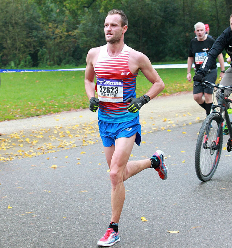 Tre ungdommer best av de norske i Amsterdam Marathon (Oppdatert) Vondel_Ruben_Geys_foerst_i_maal_A20G6946.jpg