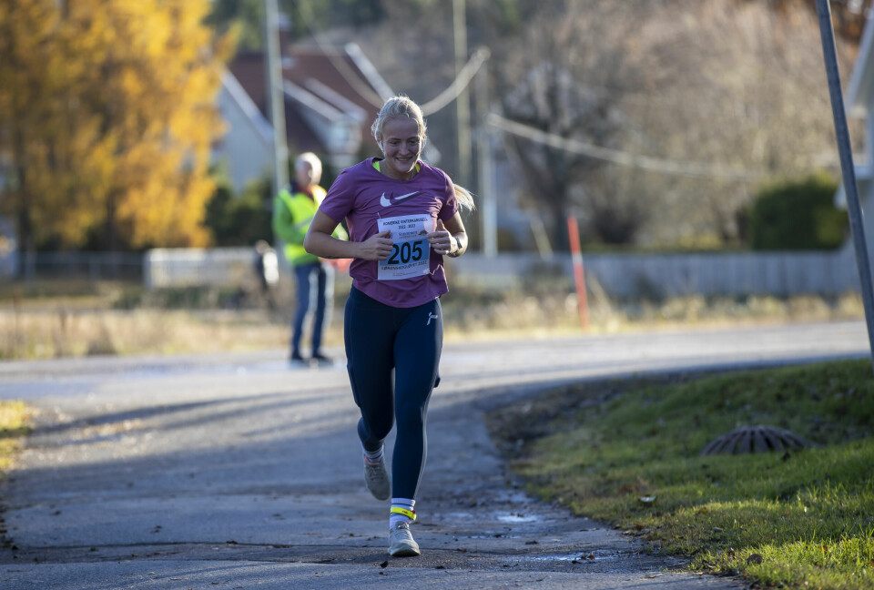 Rashid Handule (55) imponerte med 1:18 på Lørenskogløpet halvmaraton Esther Seggewiss fra Kongsberg Aviation løp 5 km på 28.38.jpg