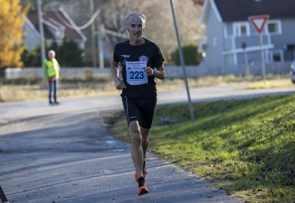 Rashid Handule (55) imponerte med 1:18 på Lørenskogløpet halvmaraton 65 år gamle Asbjørn Oppegaard fra Aurskog-Høland imponerte med å løpe på 21.35 i den ikke altfor lette løypa.jpg