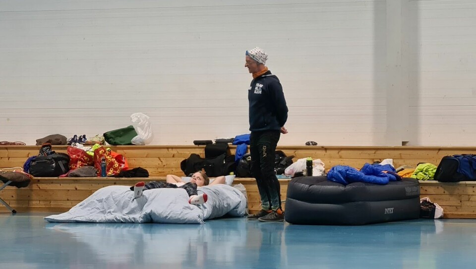 Røyse Ultra for 7. gang med Hytteplanmila x 8 En halvtime f¢r neste start går Stig Andy en vekkerunde i hallen..jpg