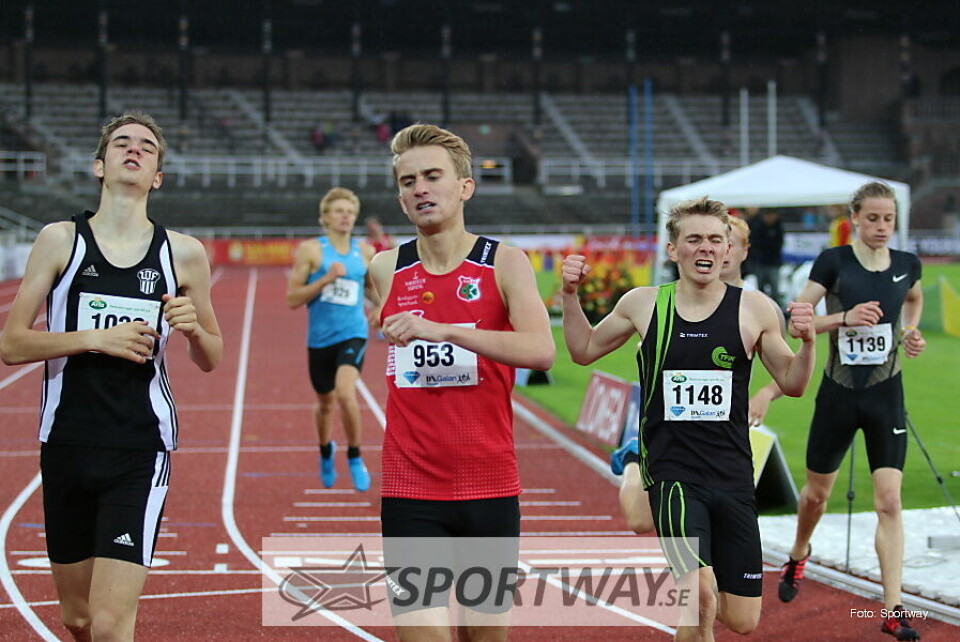 Gode norske resultater på DN Galan Youth Bilde 3 Tomas Skjæråsen (1139) løper inn til 5. plass på 800m for G19.jpg