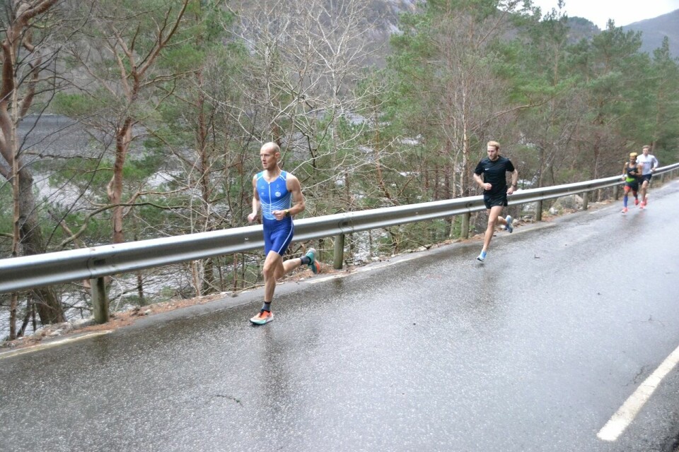 Tom Erik Halvorsen, GTI i tet fra start til mål langs Tysdalsvatnet under gode forhold. Tom Erik Halvorsen, GTI i tet fra start til mål langs Tysdalsvatnet under gode forhold.