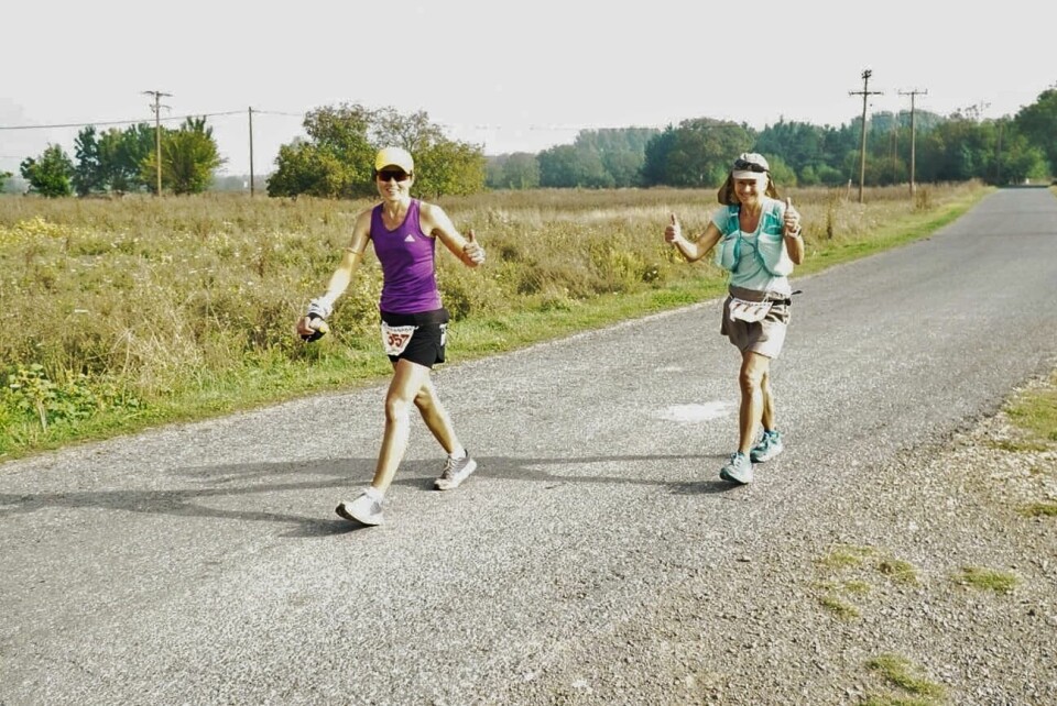 Jeanette og Ninette fullførte Spartathlon i ekstrem varme Ninette_Jeanette_landevei.jpg