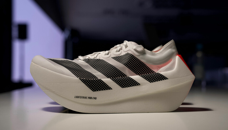 Skoen som ble brukt var spesialtilpassede utgaver av en sko kalt Adizero Evo Prime X. Skoen som ble brukt var spesialtilpassede utgaver av en sko kalt Adizero Evo Prime X.