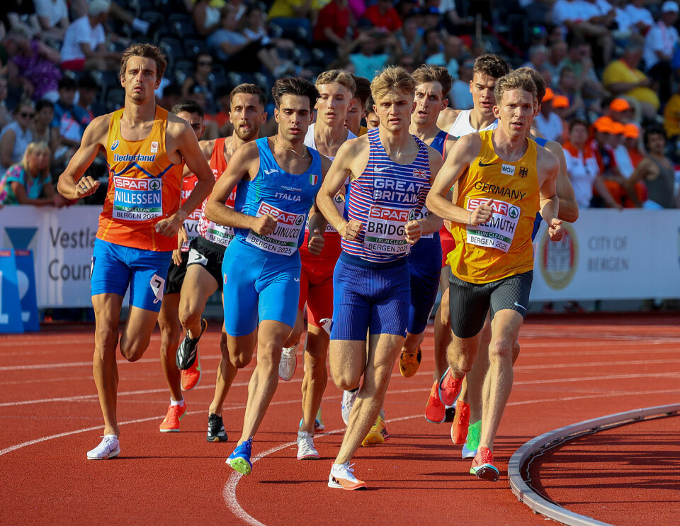 Et samlet felt med en runde igjen. (Foto: Arne Dag Myking)