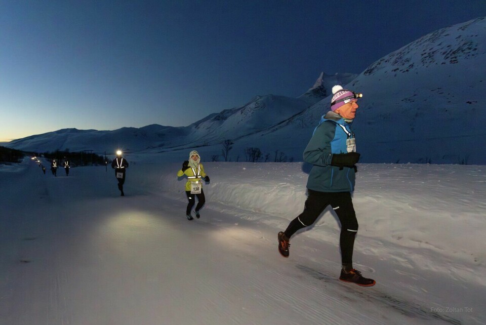Klar himmel, lite vind og iskaldt: dette er drømmeforhold i Polar Night Marathon (Foto: Zoltan Tot / Polar Night Marathon) Polar Night Marathon 2025