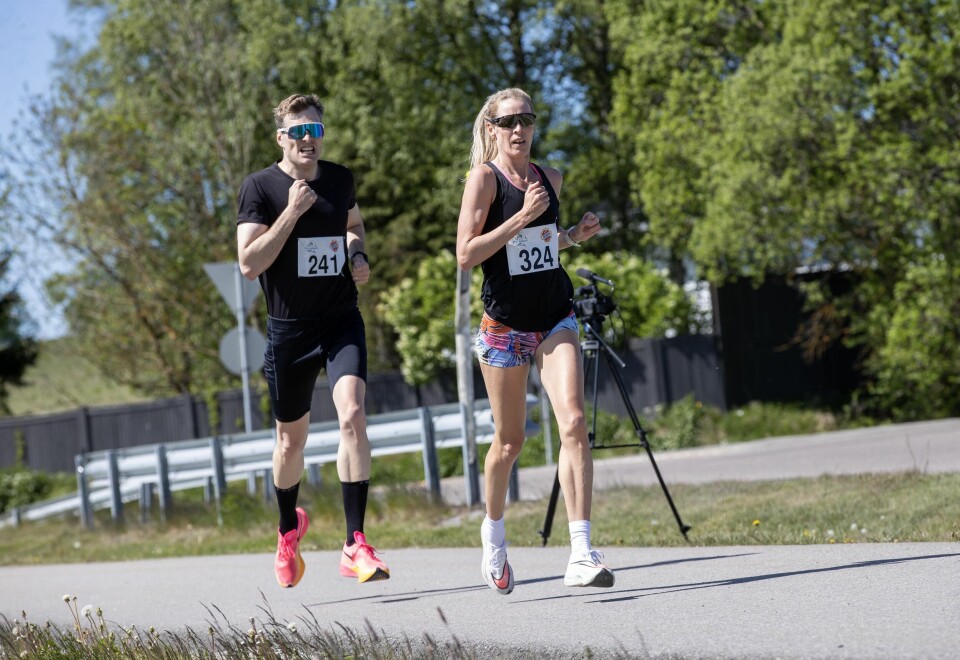 Sprek sykepleier - 44 år gamle Silje Ekelund fra Skreia vant kvinnenes 5 km på imponerende 17.56. (Foto: Bjørn Hytjanstorp)
