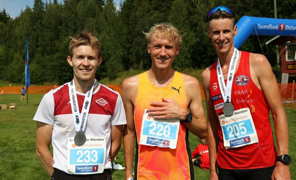 De tre beste på den kløart mest poulære distansen, halvmaraton, i fjor (fra v.): Sondre Taugbøl Lomeland, David Nilsson og Magnus Torp Antonsen (Foto: Marianne Røhme) F.v. Sondre Taugbøl Lomeland kom på andreplass, David Nilsson vant, og Magnus Torp Antonsen kom på tredjeplass på halvmaraton under Kongsvinger Maraton 2024