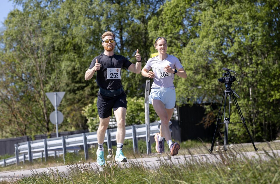 Henrik Wiik og Nora Aspen Andersen fra Drammen løp 10 km. (Foto: Bjørn Hytjanstorp)