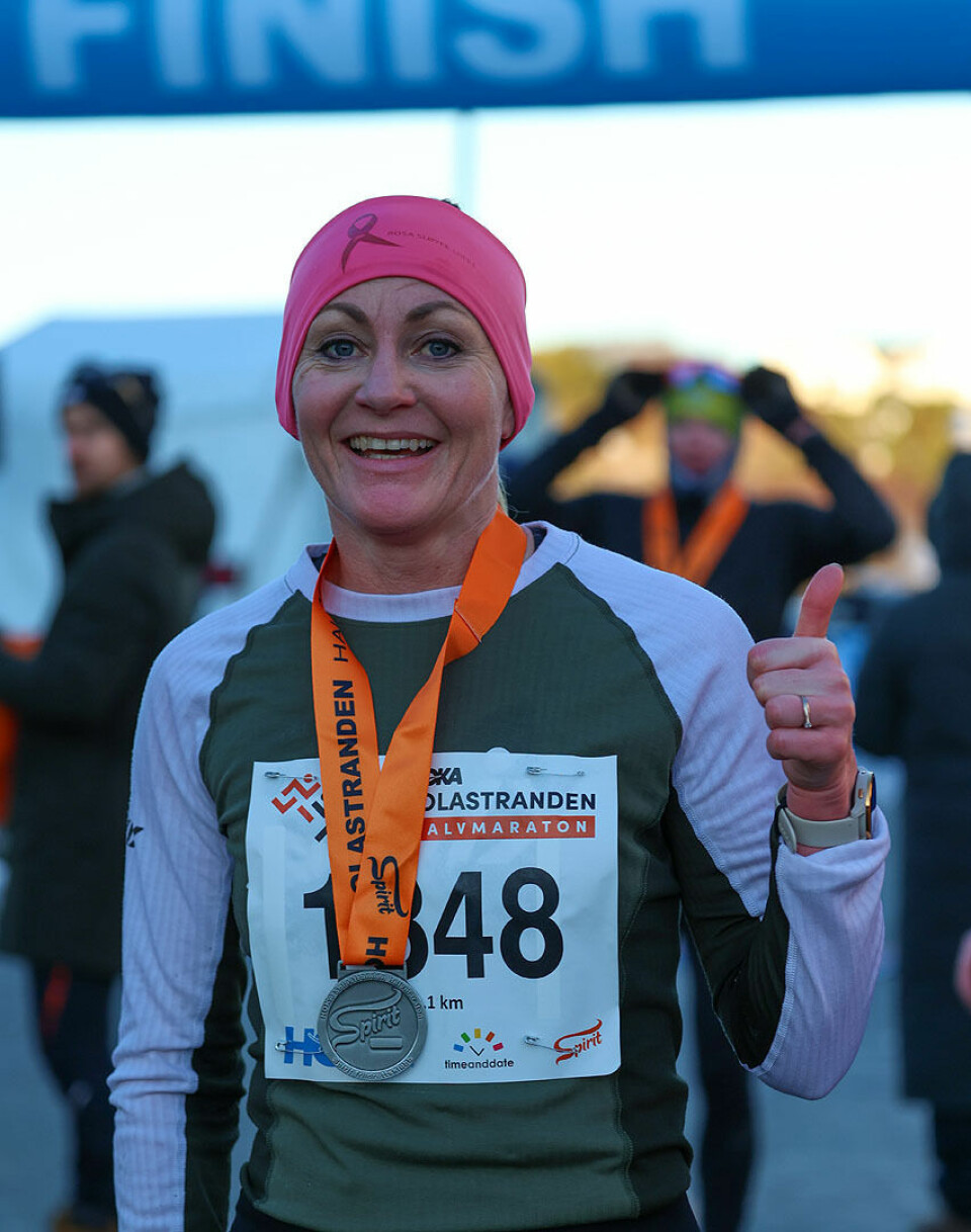 Ann Kristin Mosbron kan juble over at hun vant halvmaraton.