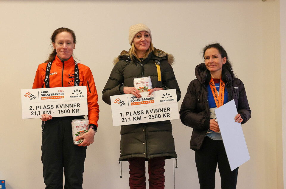 Premiepallen kvinner halvmaraton Anne Jorunn Hodne, Ann Kristin Mosbron og Elisabeth Knudsen.