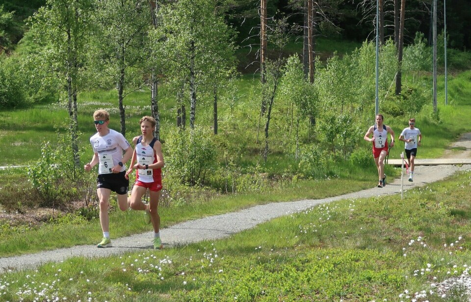 Lars Svorkdal og Sebastian Børset klart i tet allerede etter en liten km. (Foto: Gunnar Bureid)