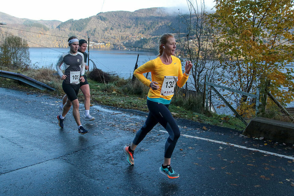Her er Linn Dyveke Wilberg (132) i fint driv innover langs Sørfjorden. Her er Linn Dyveke Wilberg (132) i fint driv innover langs Sørfjorden.