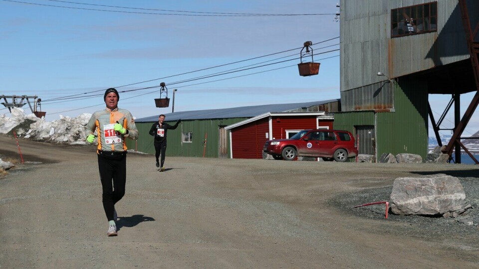 Jonas Svensson løp maraton under Spitsbergen Marathon 2023