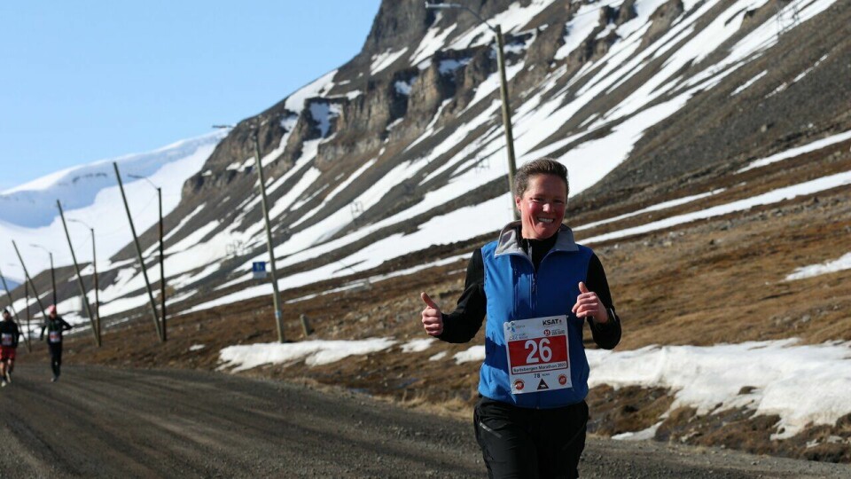 Kin Meerhoff lå til å begynne med som nummer to i kvinneklassen på maraton under Spitsbergen Marathon 2023