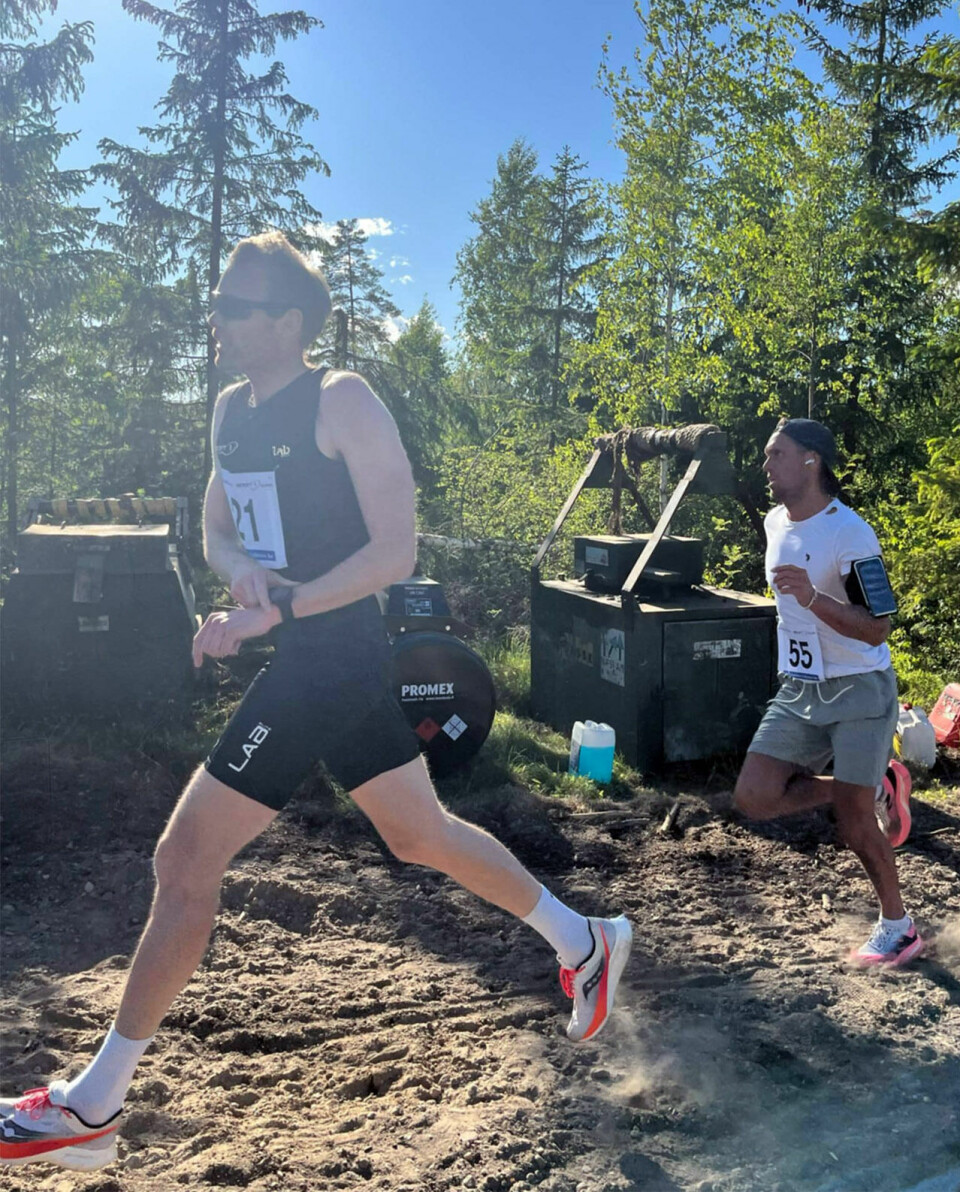 Magnus Lia holder unna for Stian Hømoen i spurten, men de får samme tid–7.39. (Foto:Sigrid Haugsgjerd)
