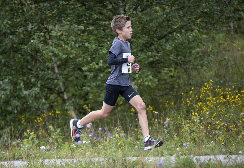 10 km: 13 år gamle Fredrik Skretteberg fra IF Sturla løp 10 km 38.01.