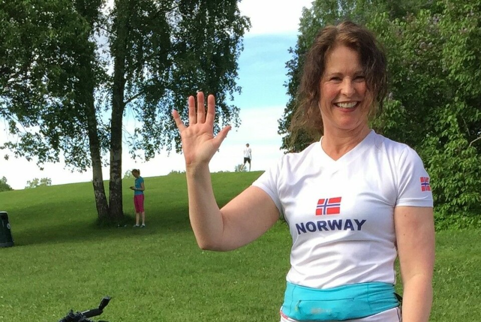 – Hei, hei, sier jeg når jeg møter andre på mine treningsturer. (Foto: Olav Engen) Marianne Røhme vinker og hilser