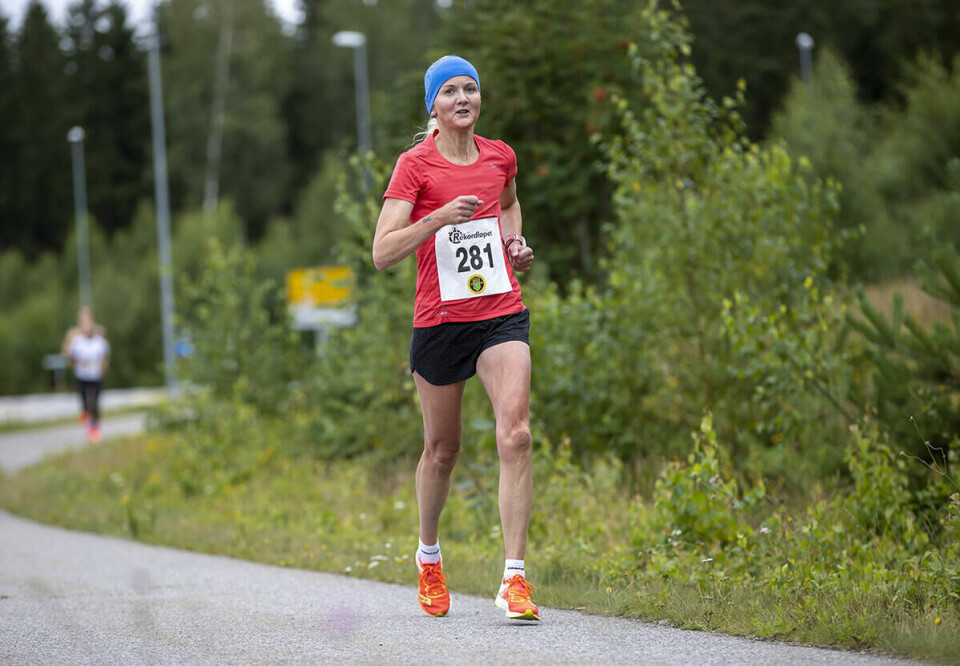 10 km: Louise Skak, Idrett Uten Alkohol og Romerike Ultraløperklubb løp på 41.48.
