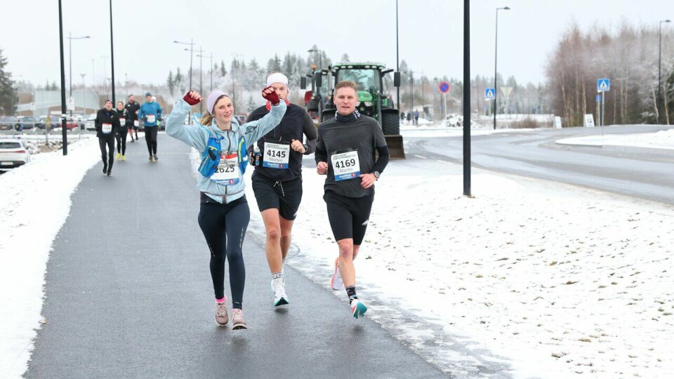 F.v.: Cathrine Søreide, Morten Loug Hansen og Martin Haukenes under Jessheim Vintermaraton 2023