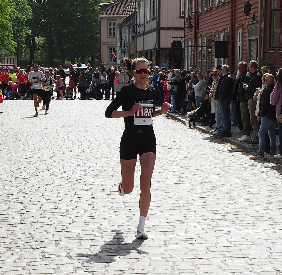 Anne-Synnøve Jacobsen på vei mot mål og seier i kvinneklassen. (Foto: Mariann Sundby)