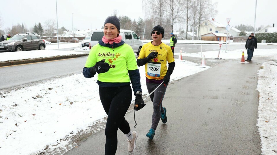 Blinde Bedir Yiyit løp maraton med ledsager under Jessheim Vintermaraton 2023