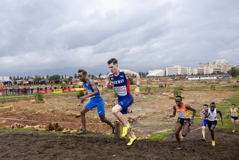 Yemaneberhan Crippa og Jakob Ingebrigtsen side om side mens Thierry Ndikumwenayo, Isac Kimeli, Yann Schrub og Andreas Almgren sliter med å henge med. (Foto: arrangøren)