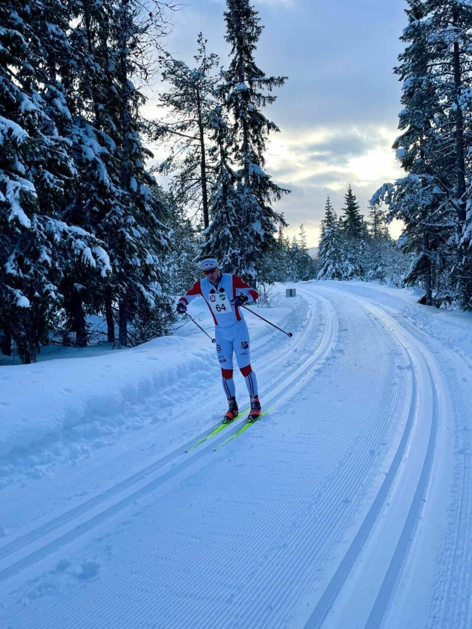 Stian Roti Svendby paserte som fjerdemann etter 18 km. (Foto: Gine Skei)