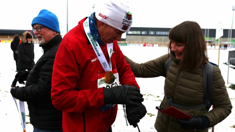 Jan Erik Svandal og Karin Morstad etter målgang på halvmaraton under Jessheim Vintermaraton 2023
