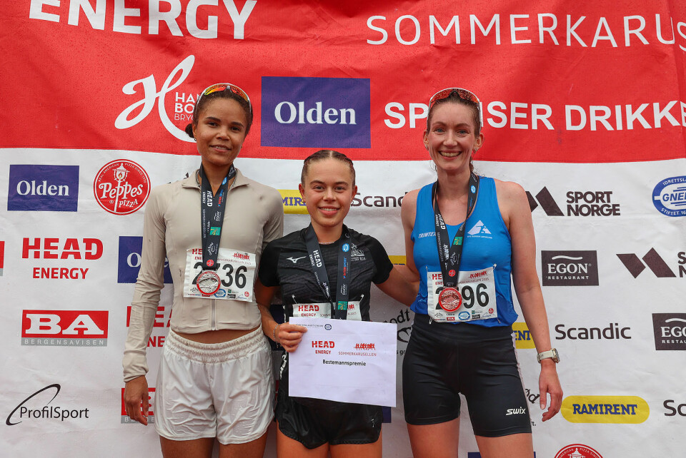 Premiepallen kvinner 5 km: Madeleine Ringbom, Kristina Fiskerstrand og Malene Hjorteland.