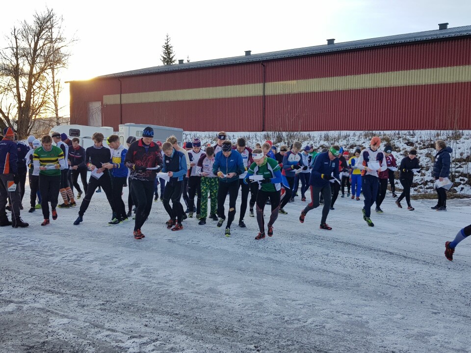 Fellesstart for 85 løpere i de fire forskjellige løypene.