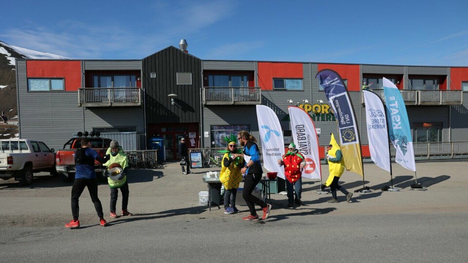 Matstasjon inne i Longyearbyen under Spitsbergen Marathon 2023