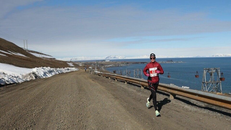 Spitsbergen Marathon 2023: Kjersti Ervik endte på en tredjeplass i mål. på maraton