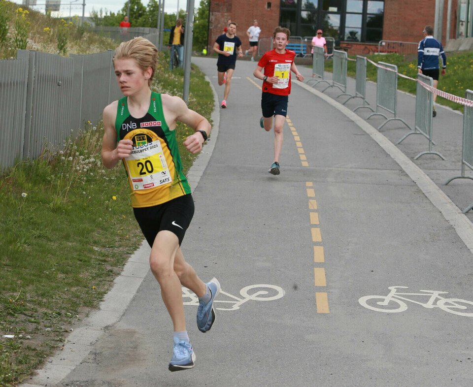 3km_de_to_beste_gutter_14-15aar_300m_foer_maal_AZ3T4320